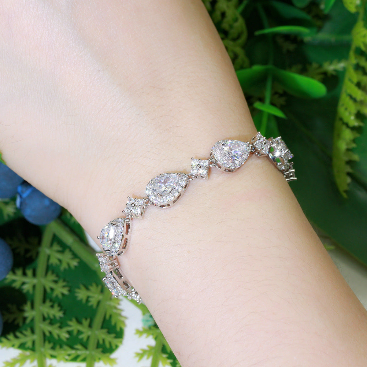 Classic Teardrop Geometric Women's Bracelet